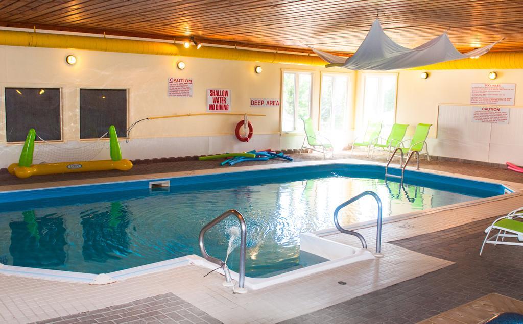 Mccreary'S Beach Resort פרת' מראה חיצוני תמונה