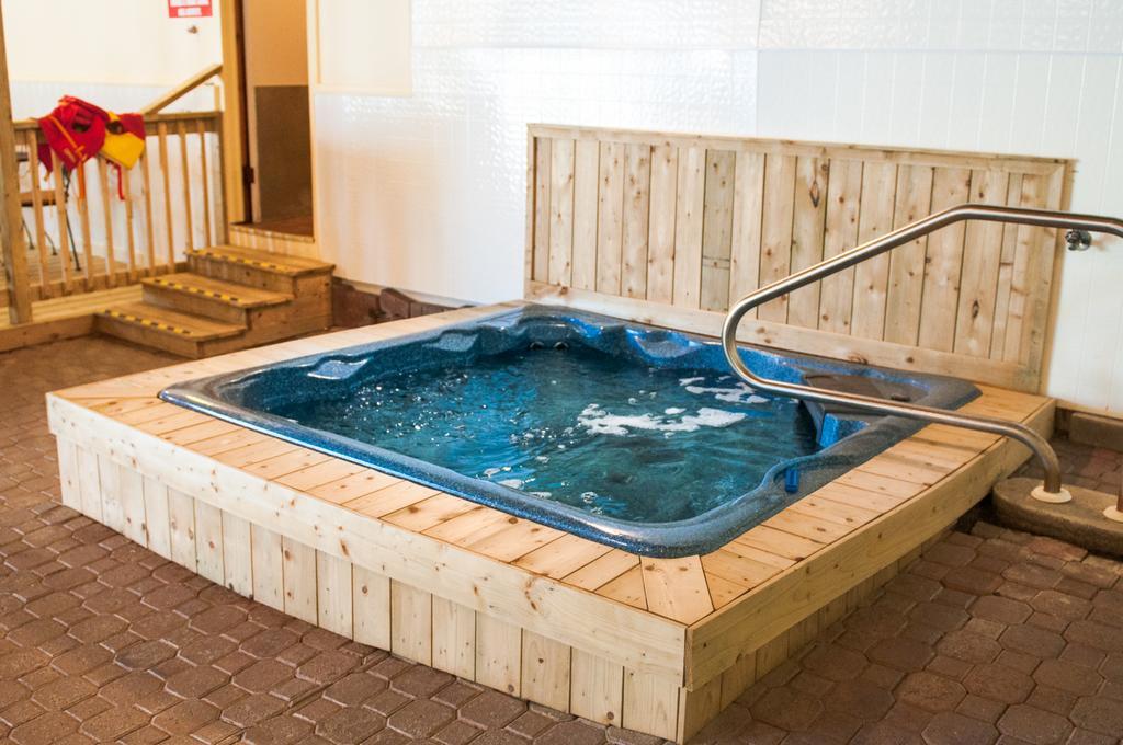 Mccreary'S Beach Resort פרת' מראה חיצוני תמונה
