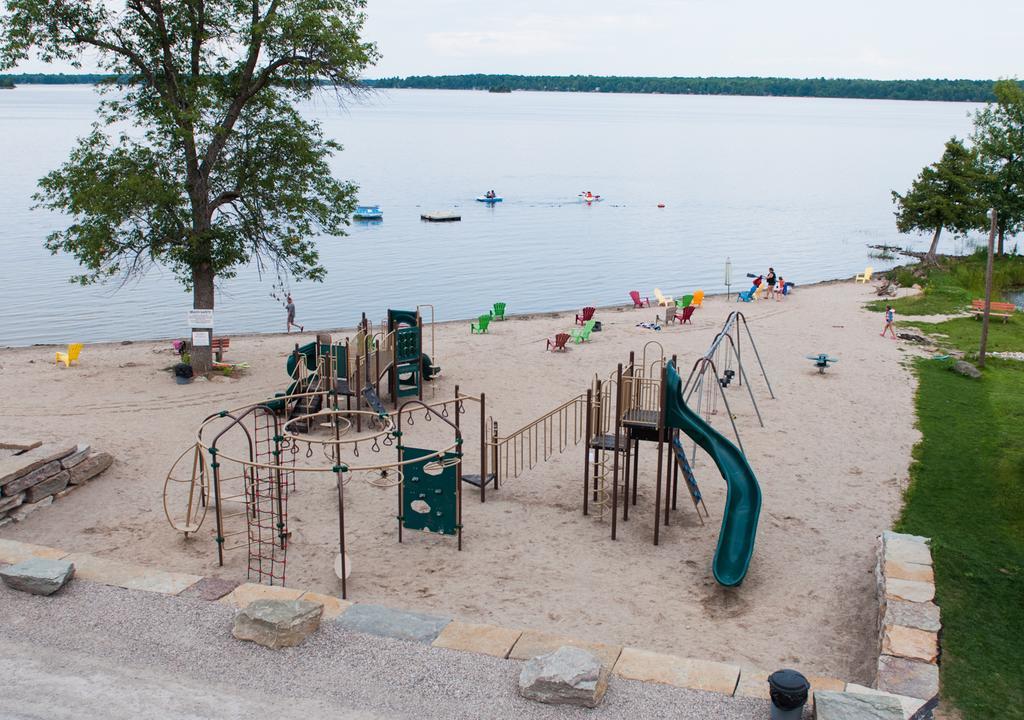 Mccreary'S Beach Resort פרת' מראה חיצוני תמונה
